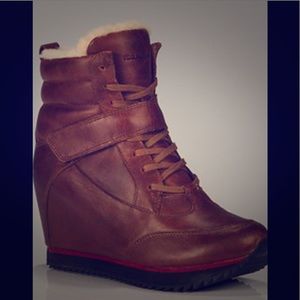Koolaburra Sheepskin lined Snow Jog Boots.